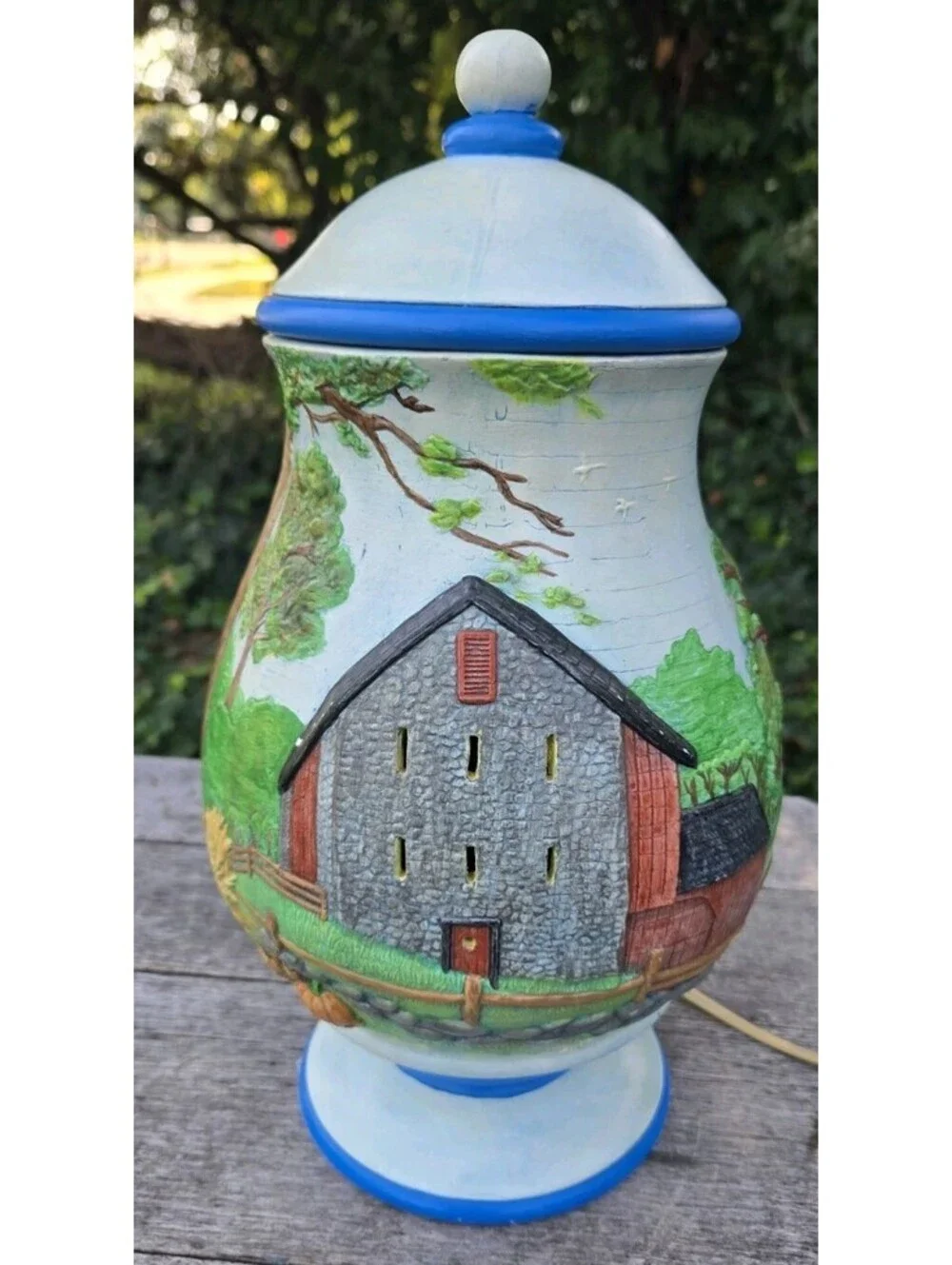 Vintage 1982 Table Lamp Ceramic Apothecary Jar Rustic Farm Barn Scene 13”TX8